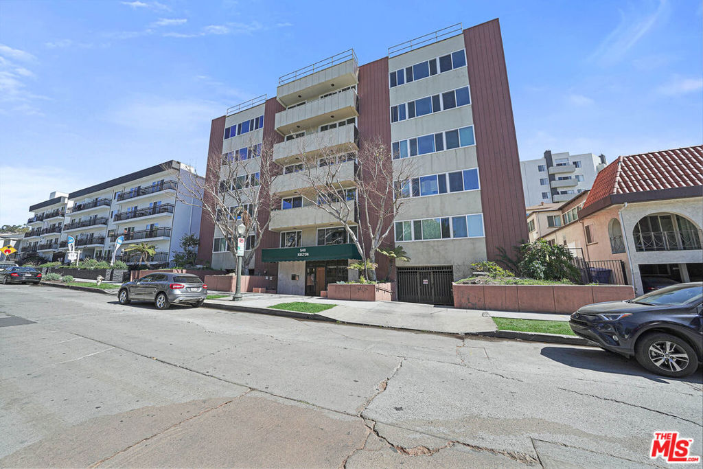 540 Kelton Avenue 306