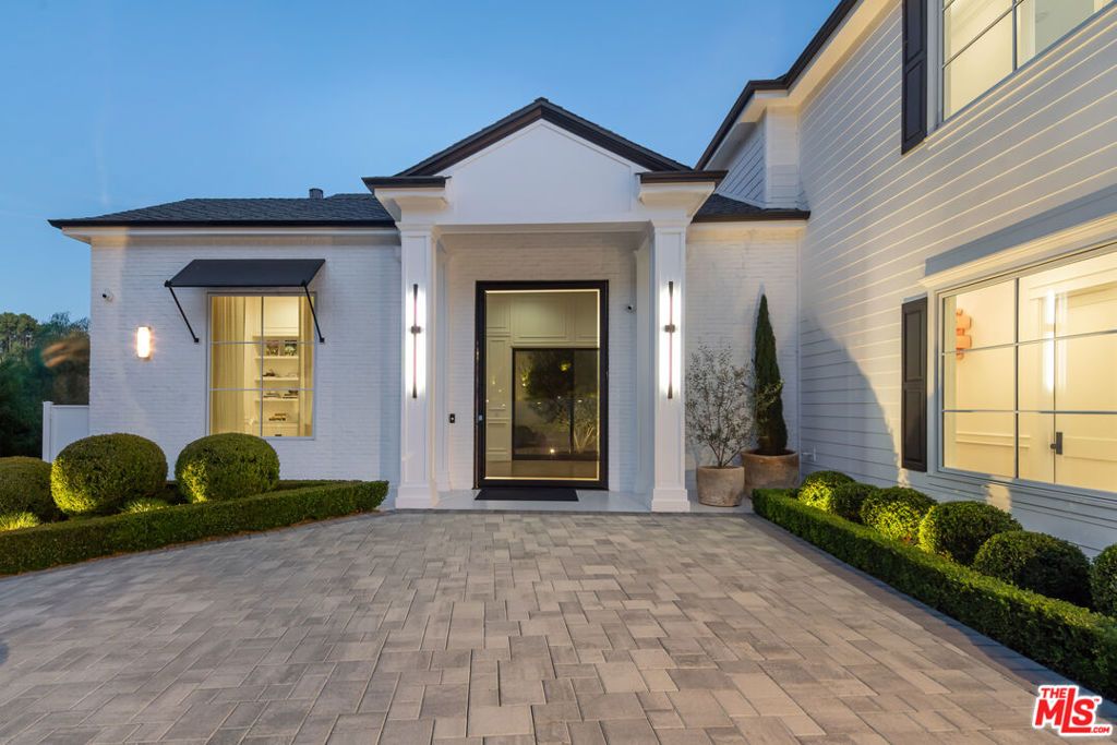 Photo of 4639 Balboa Avenue, Encino, CA 91316 (MLS # 26632063)