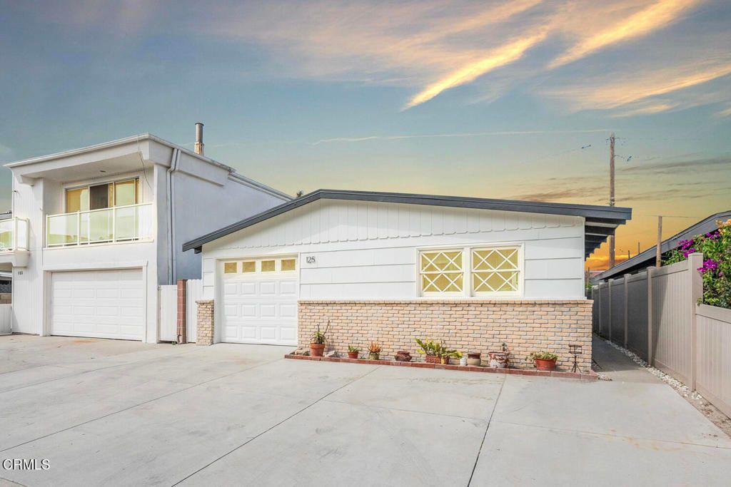 Photo of 125 Ventura Avenue, Oxnard, CA 93035 (MLS # V1-32821)