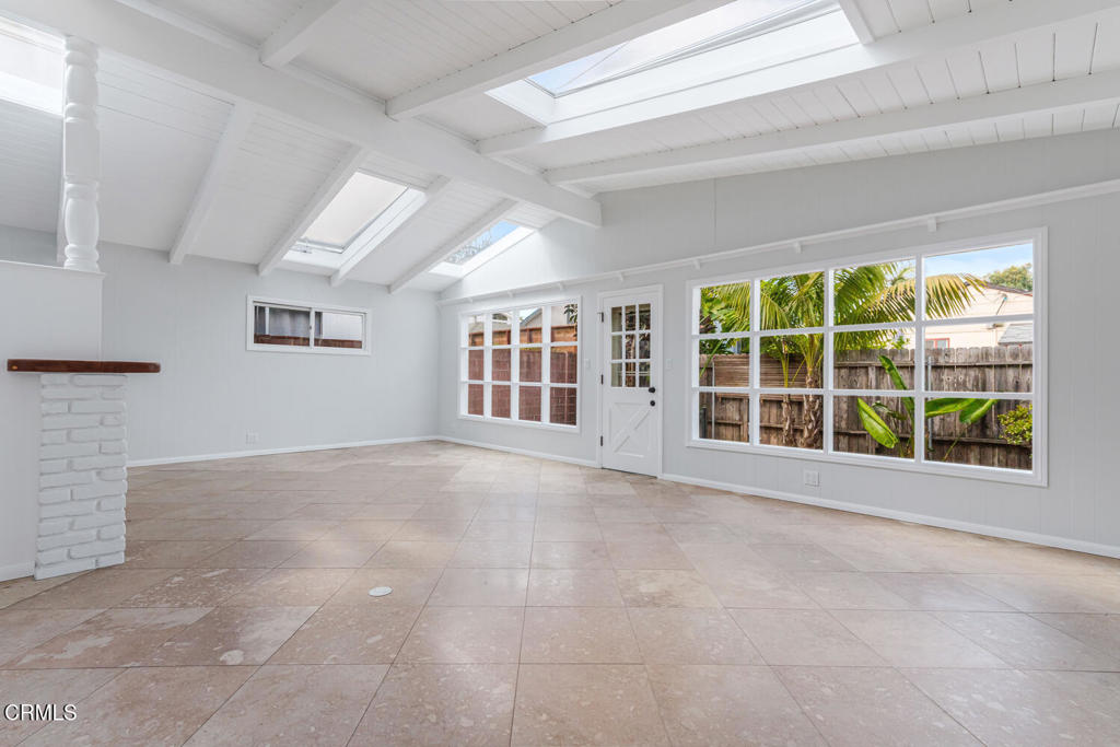 125 Ventura Avenue