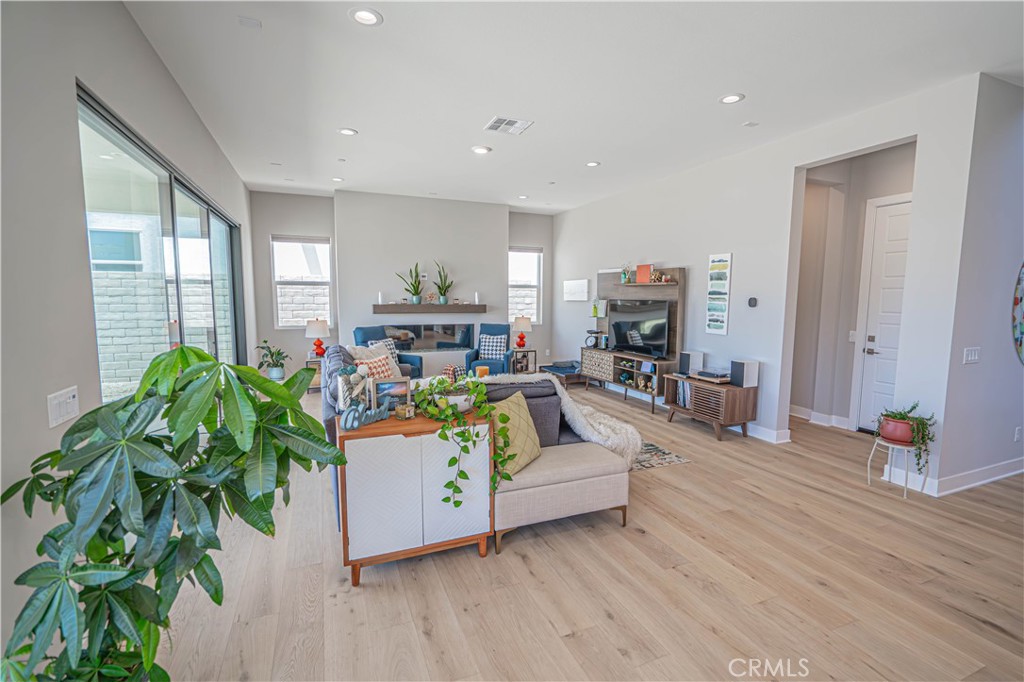 Valencia Hills (VLHL) - Residential