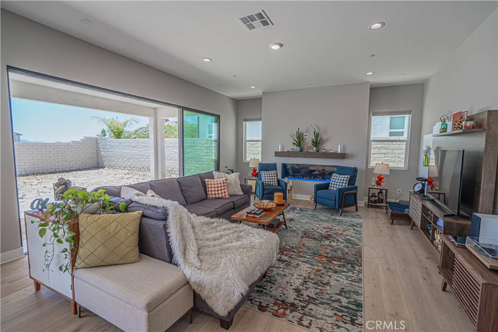 Valencia Hills (VLHL) - Residential