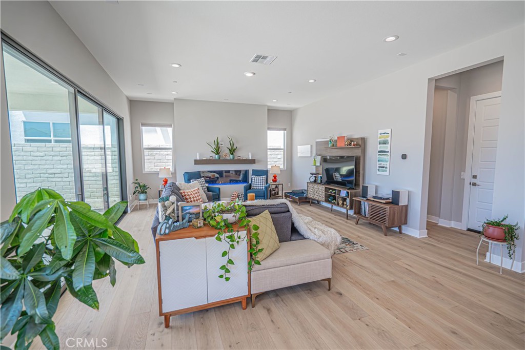 Valencia Hills (VLHL) - Residential