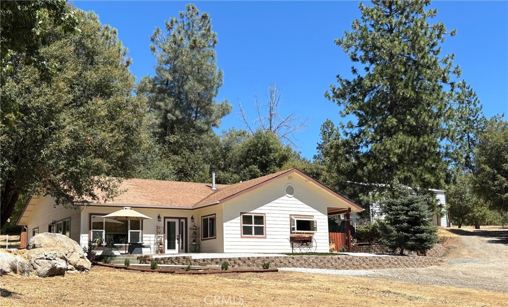Your retreat in the Sierra foothills. 2046 sq. ft. 11 year home with upgrades throughout!!
3 bedroom, 2 bath, open floor plan includng the living room, family room and kitchen
with plenty of natural light on 6.22 all-usable acres. Central heat & air, wood stove, 100
gpm well, secondary well, on-demand generator, 840 sq. ft. metal shop with upper loft
and large roll up door. Fully fenced and cross fenced, two pastures, fenced back yard
with no-climb fence.
Laminate flooring, redwood decking, amazing amount of storage, gourmet kitchen.
Fresh interior and exterior paint. Three outbuildings including wood storage building,
well house, storage building. Easy access to Mariposa townsite or Oakhurst and just
45 minutes via the all-weather highway along the Merced River to Yosemite National
Park.