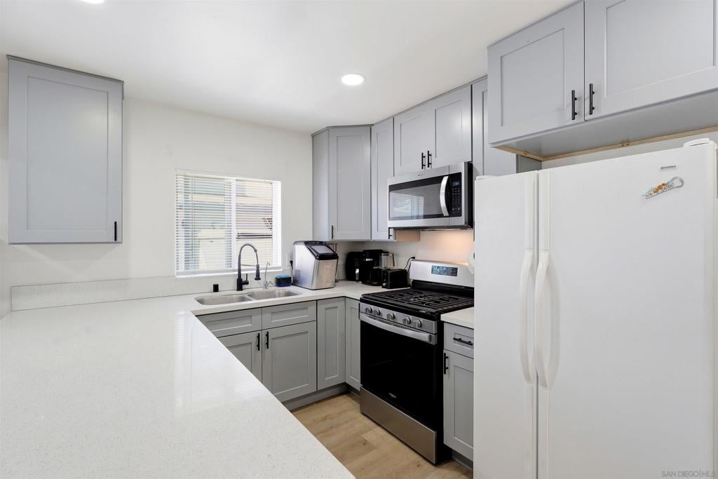 23 E 1st St