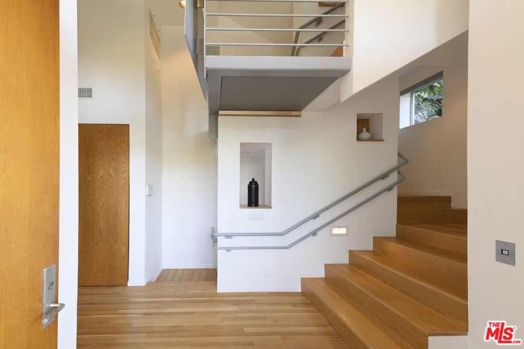 Photo of 12236 LAUREL TERRACE Drive, Studio City, CA 91604 (MLS # 26863177)