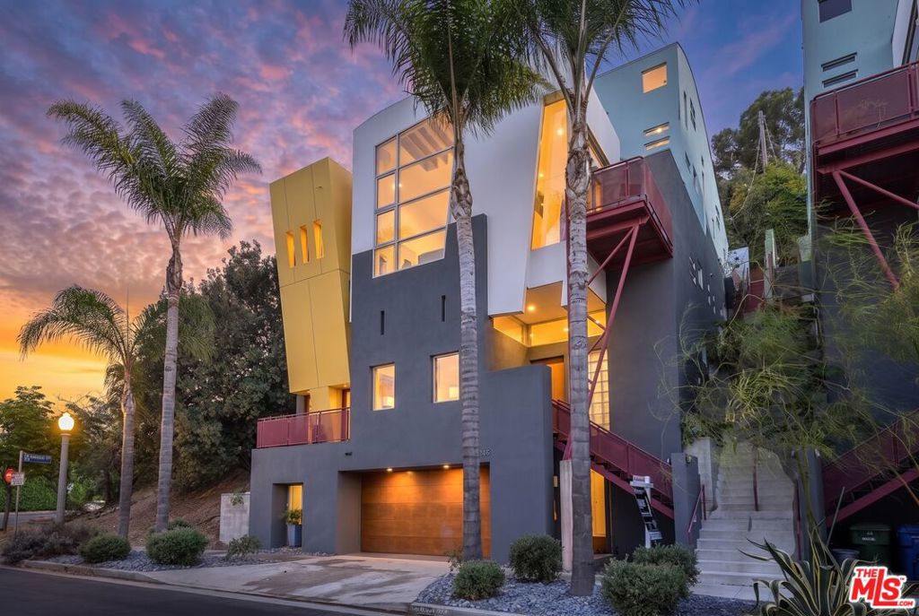 Photo of 12236 LAUREL TERRACE Drive, Studio City, CA 91604 (MLS # 26863177)