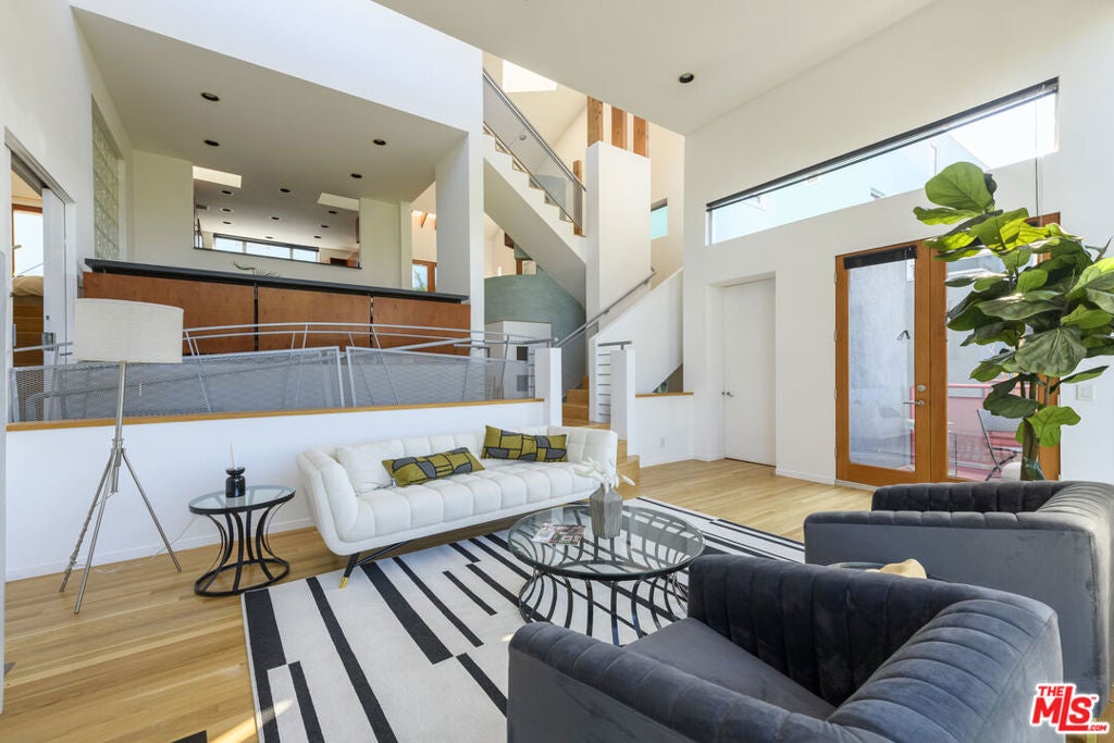 Photo of 12236 LAUREL TERRACE Drive, Studio City, CA 91604 (MLS # 26863177)