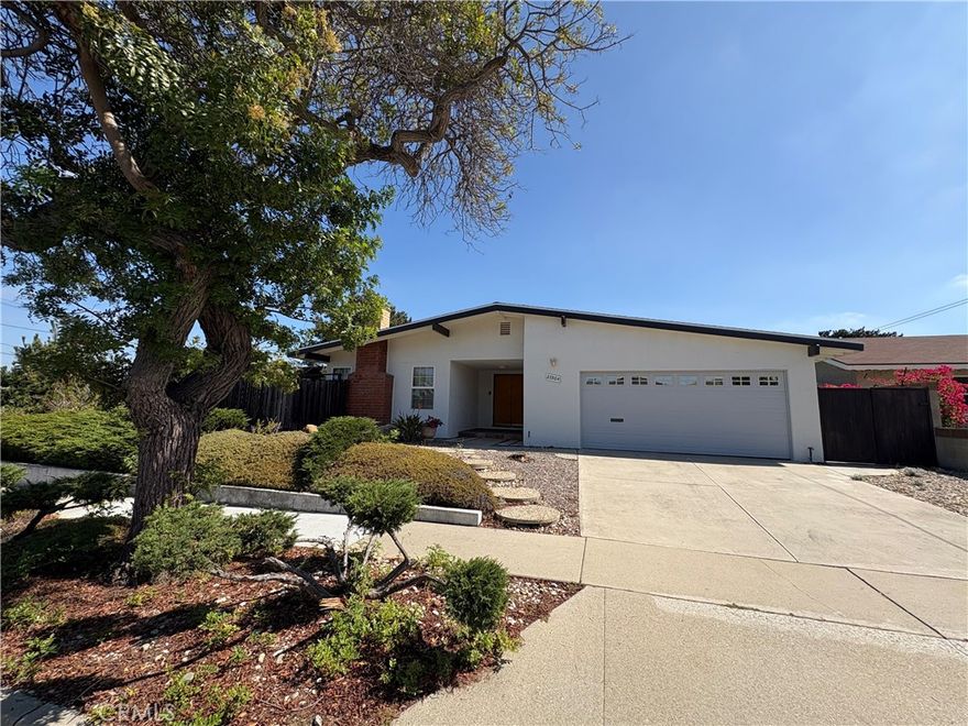 Very popular single-story house with Japanese Tatami room.  Large Family/Dining/Kitchen with island counter with Viking stove and overhead hood.

3 bedrooms facing with harbor view.  Primary Bathroom has a large tub and separate shower booth.  Beautiful Hardwood floor for Living/Dining/kitchen and brand new carpet for 3 bedroom & Japanese Tatami is MUST SEE!!    Large Backyard with wood deck and fruits trees.  Just 1 block east of Rudecinda Sepulveda Dodson Middle School.  Move-in condition and don't miss this one of a kind Tatami room house!