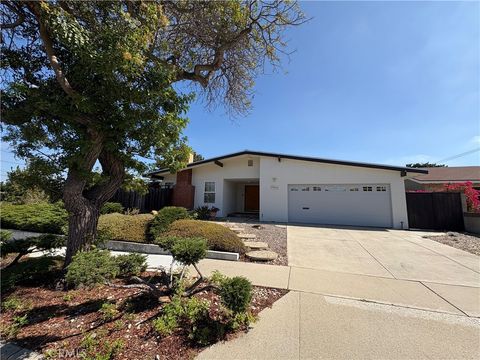 Photo of 27804 Pontevedra Drive, Rancho Palos Verdes, CA 90275 (MLS # SB25234719)