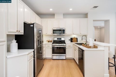 Tiny photo for 170 170 Shadowhill Cir Cir, San Ramon, CA 94583 (MLS # 41126297)