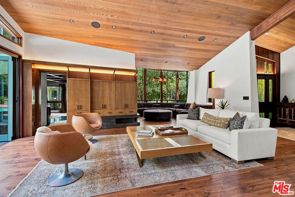 Photo of 3851 Kingswood Road, Sherman Oaks, CA 91403 (MLS # 26985939)