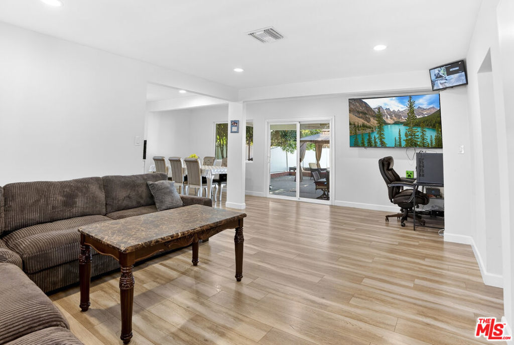 18813 Cantlay Street