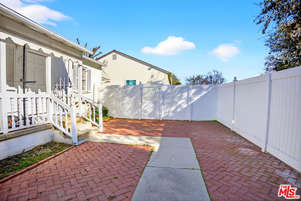 18813 Cantlay Street