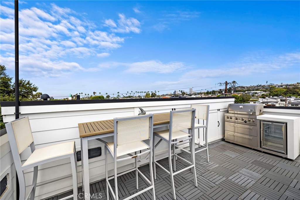 Corona del Mar North of PCH (CNHW) - Residential