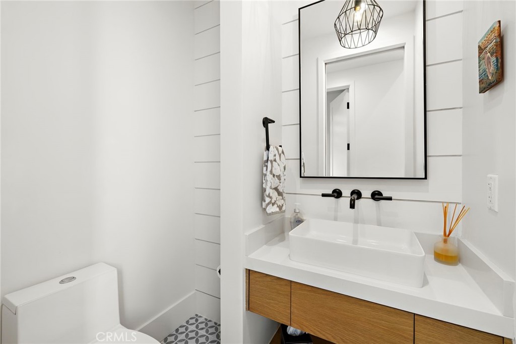 Corona del Mar North of PCH (CNHW) - Residential