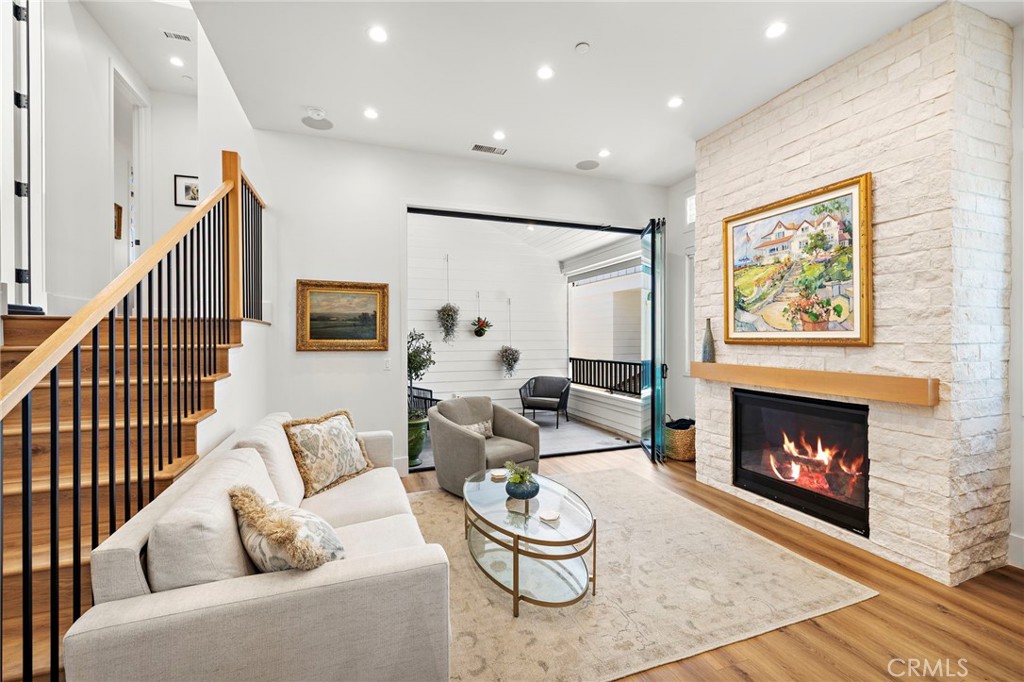 Corona del Mar North of PCH (CNHW) - Residential