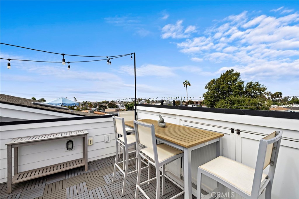 Corona del Mar North of PCH (CNHW) - Residential