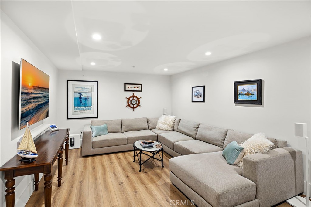 Corona del Mar North of PCH (CNHW) - Residential