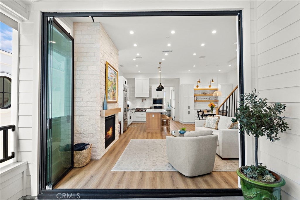 Corona del Mar North of PCH (CNHW) - Residential