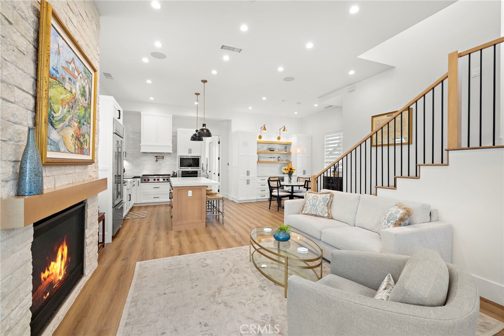 Corona del Mar North of PCH (CNHW) - Residential