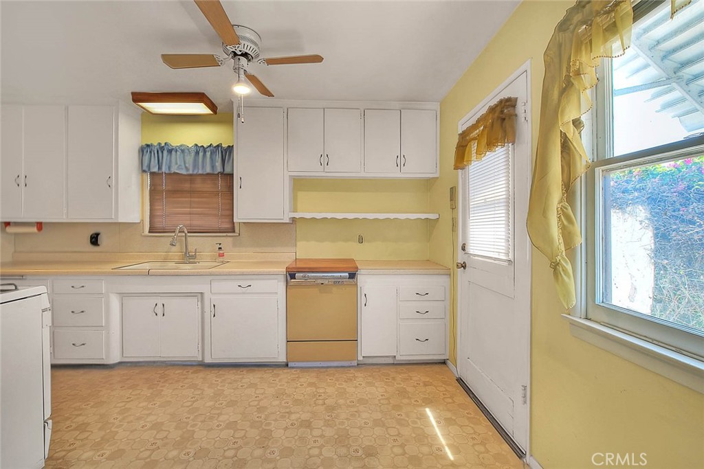 833 W Orangepath Street