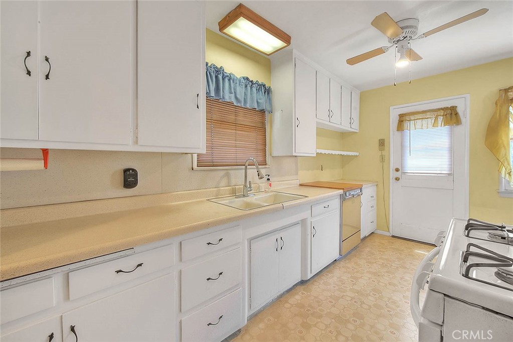 833 W Orangepath Street