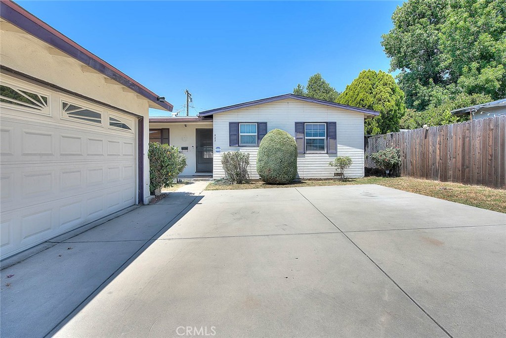 833 W Orangepath Street