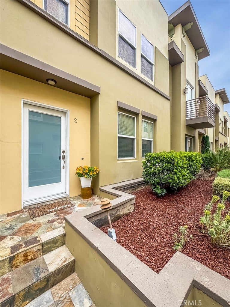 431 N Los Robles Avenue 2