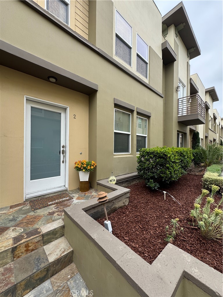 431 N Los Robles Avenue 2