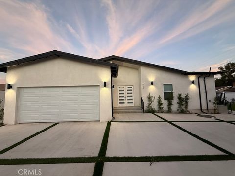 Photo of 9128 Balcom Avenue, Northridge, CA 91325 (MLS # SR26060609)