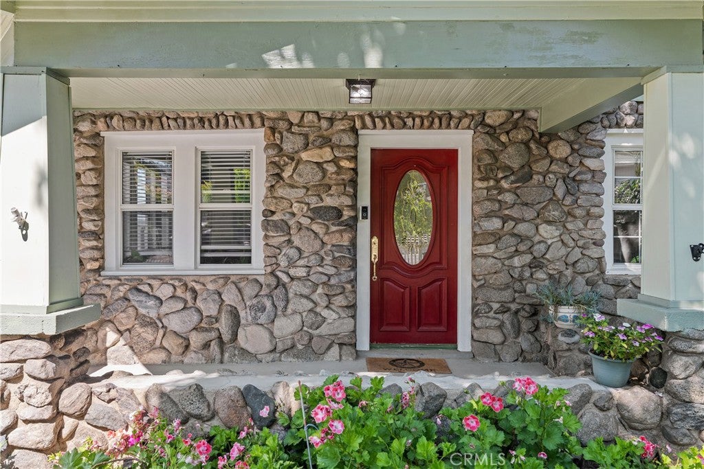 10739 Helendale