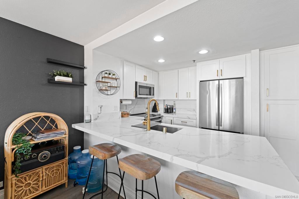 1514 7Th Ave Ave 403, San Diego CA 92101
