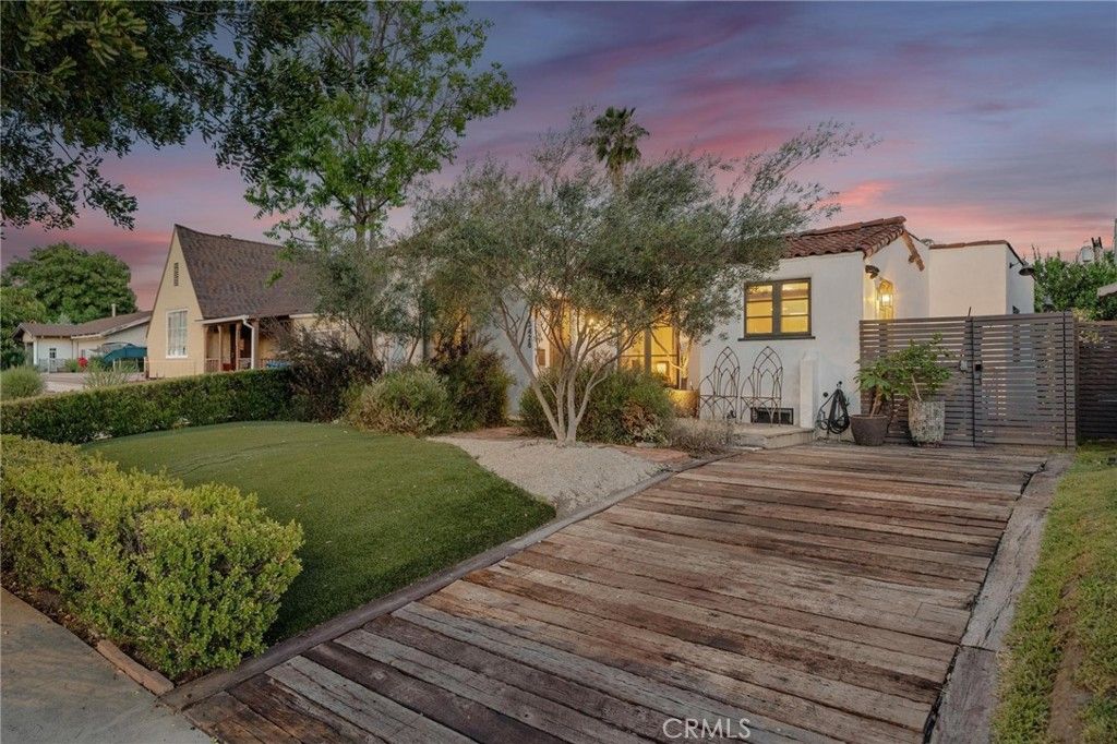 Photo of 3428 Gardenside Ln, Los Angeles, CA 90039 (MLS # SR26082709)