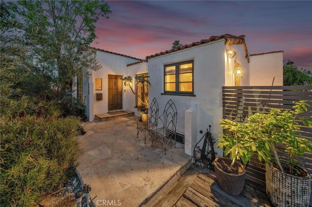 Photo of 3428 Gardenside Ln, Los Angeles, CA 90039 (MLS # SR26082709)