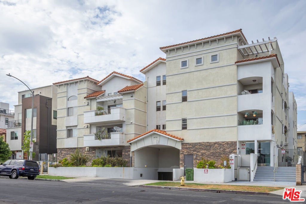 4733 Elmwood Avenue 102