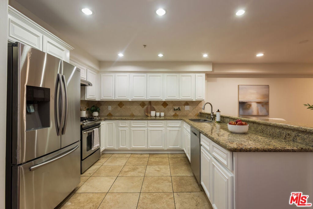 4733 Elmwood Avenue 102