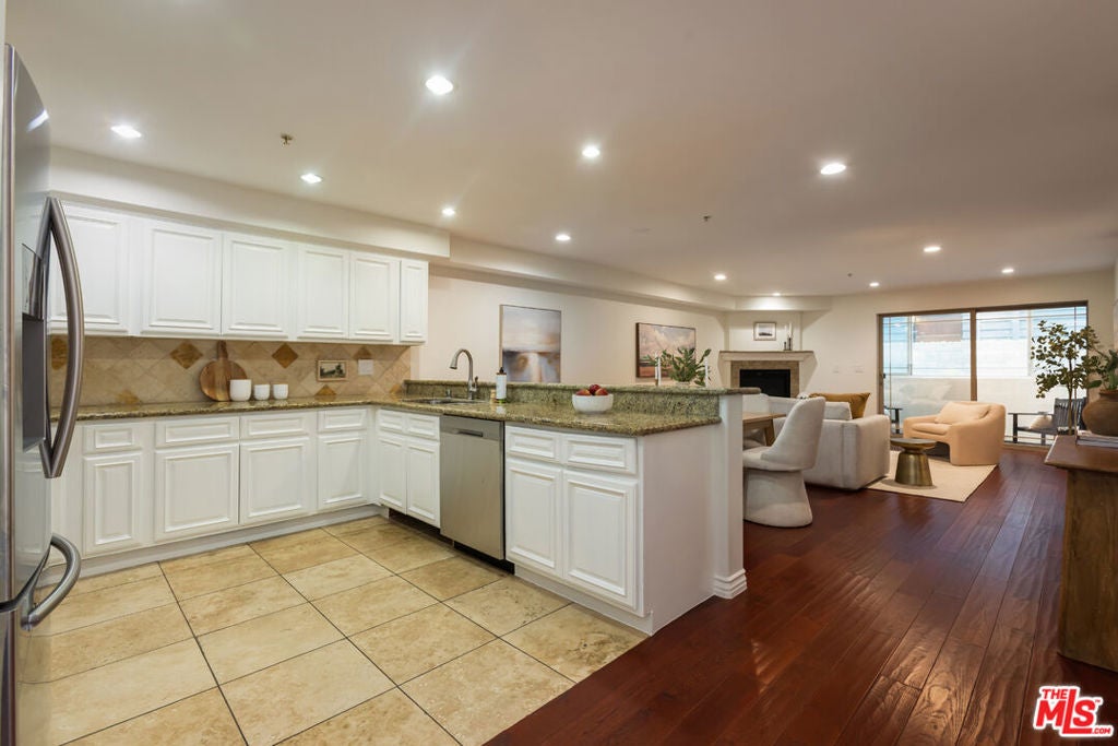 4733 Elmwood Avenue 102