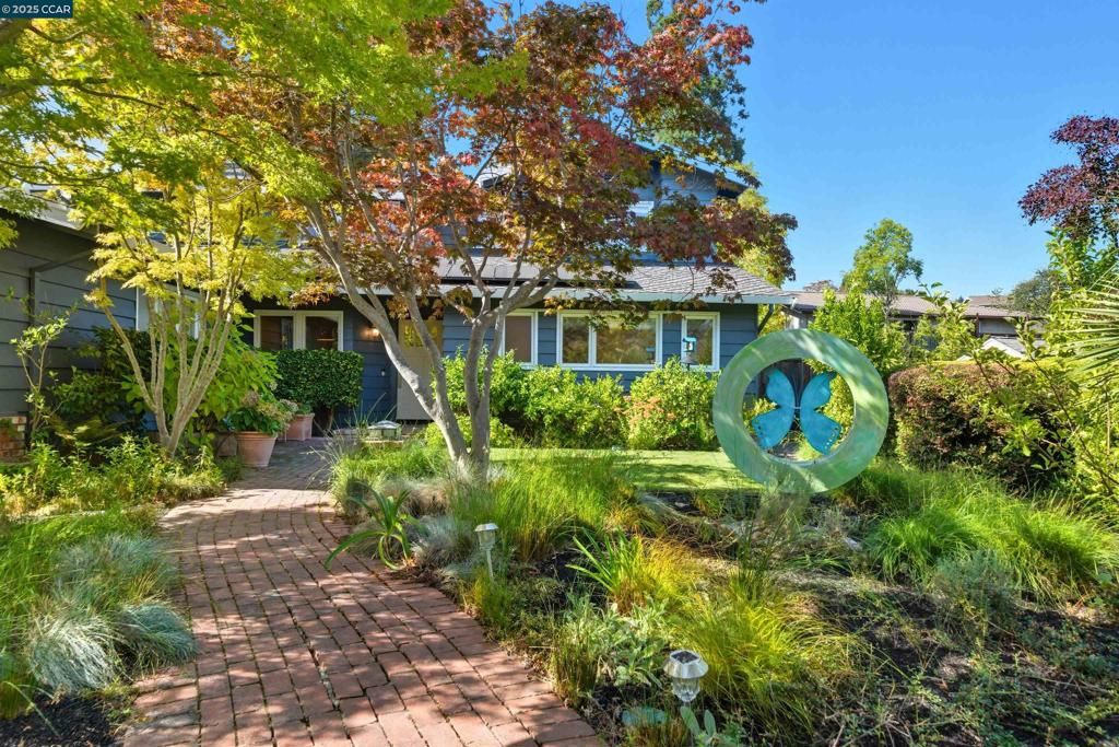 Photo of 81 Coral Dr Dr, Orinda, CA 94563 (MLS # 41113652)