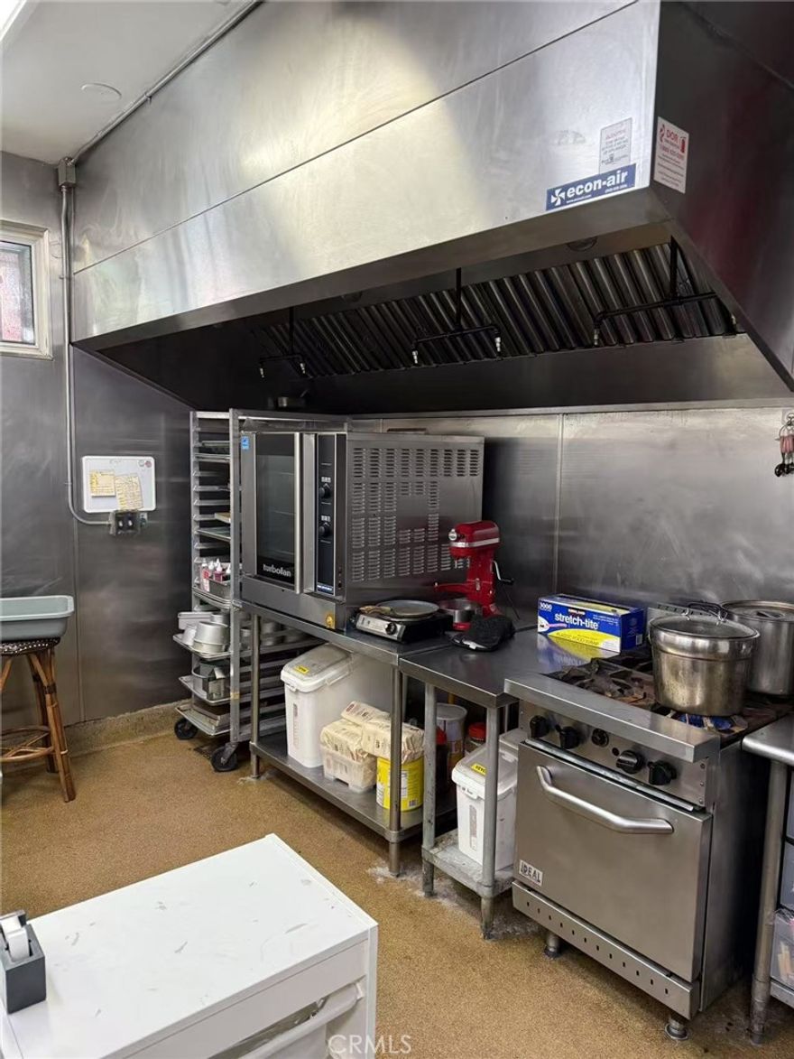 Turnkey Restaurant Opportunity – Prime Chinatown Los Angeles Location



Property Highlights:



Two brand-new commercial kitchens with dual hoods



New walk-in freezer, refrigerator, and two stoves, coffee machine, snow maker, cake display cabinet



Spacious open floor plan – ideal for both dine-in and take-out service



Clean restroom facilities



Convenient street parking – perfect for Uber Eats, DoorDash, and other third-party delivery platforms



Location Advantages:



Situated in the heart of Chinatown Los Angeles



Close to USC and nearby schools



Surrounded by a large resident population and heavy tourist traffic



Excellent visibility and accessibility



 Ideal For:

Fast food, beverages, or full-service restaurant concepts.