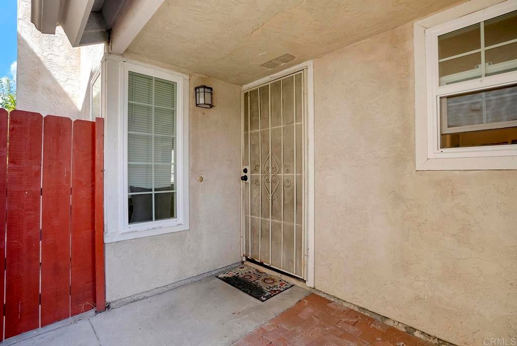 2115 Manzana Way