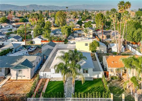 22133 Victory Boulevard Woodland Hills CA 91303