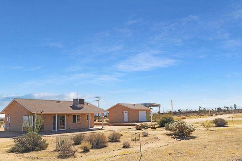 Photo of 1698 Hilton Avenue, Yucca Valley, CA 92284 (MLS # 219137158PS)