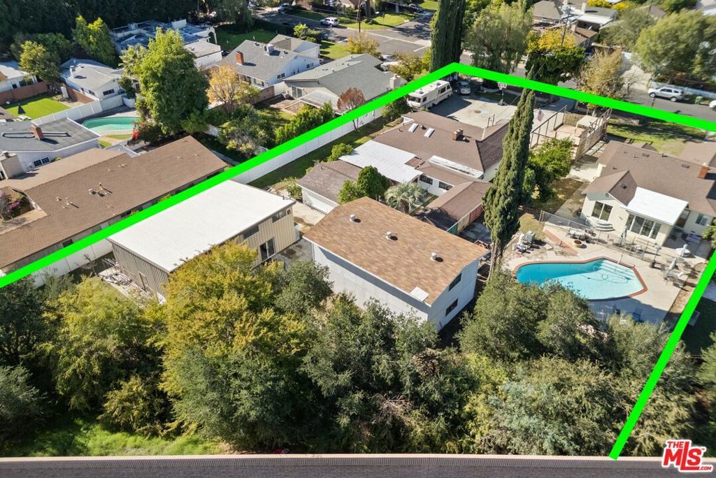 Photo of 5708 Gentry Avenue, Valley Village, CA 91607 (MLS # 26664489)