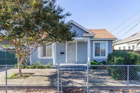 Photo of 937 S 7th Street, San Jose, CA 95112 (MLS # ML82028167)