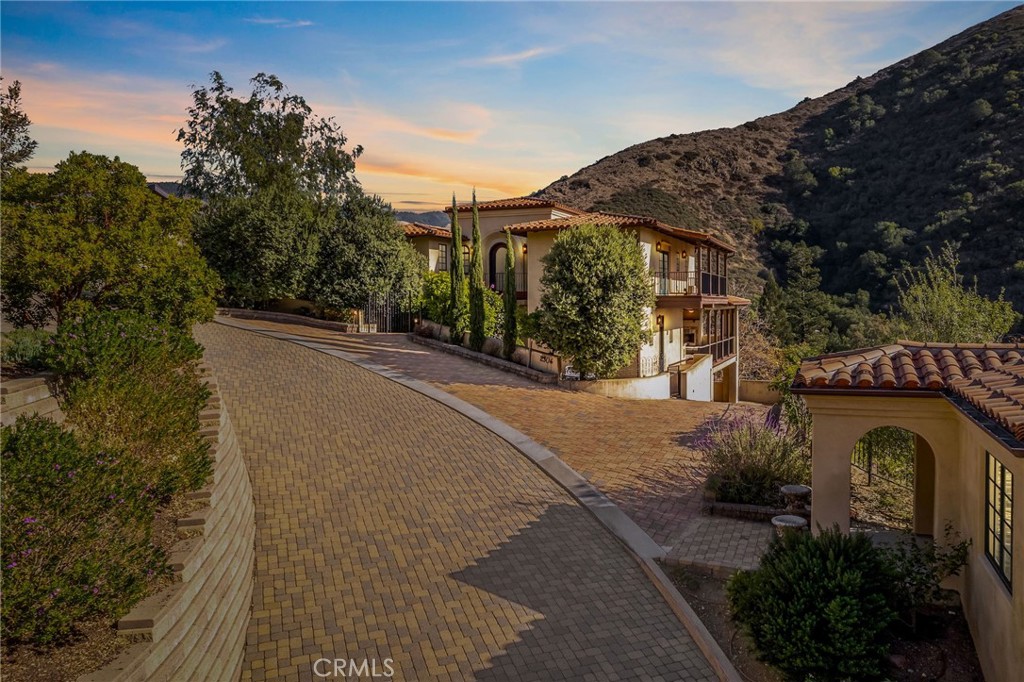 2306 Santa Ynez Avenue