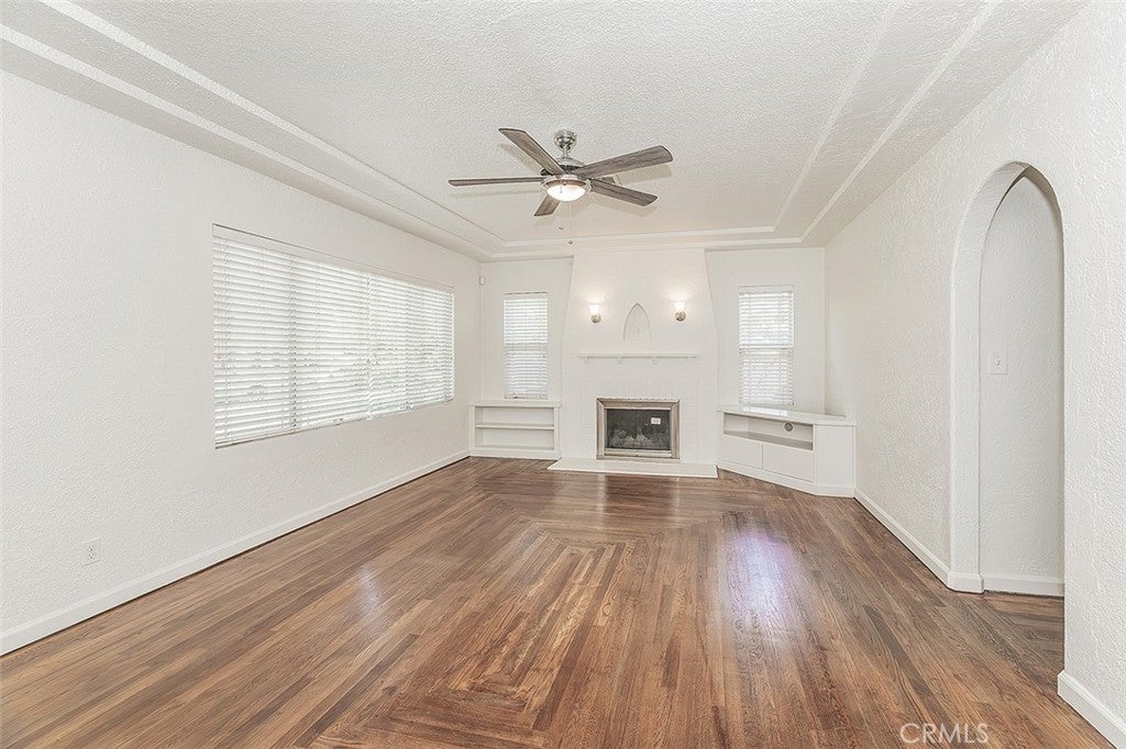 906 E Fountain