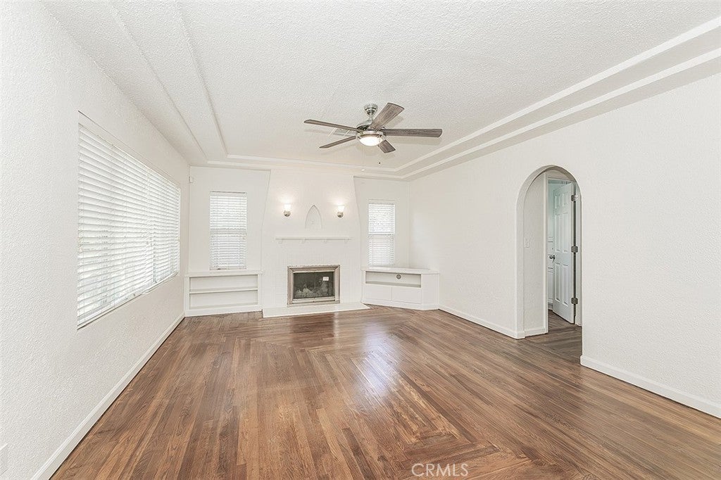906 E Fountain