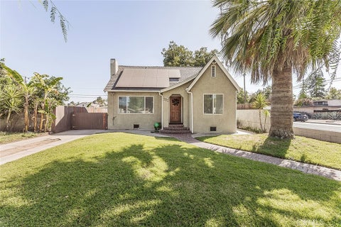 Photo of 906 E Fountain WAY, Fresno, CA 93704 (MLS # FR26203111)