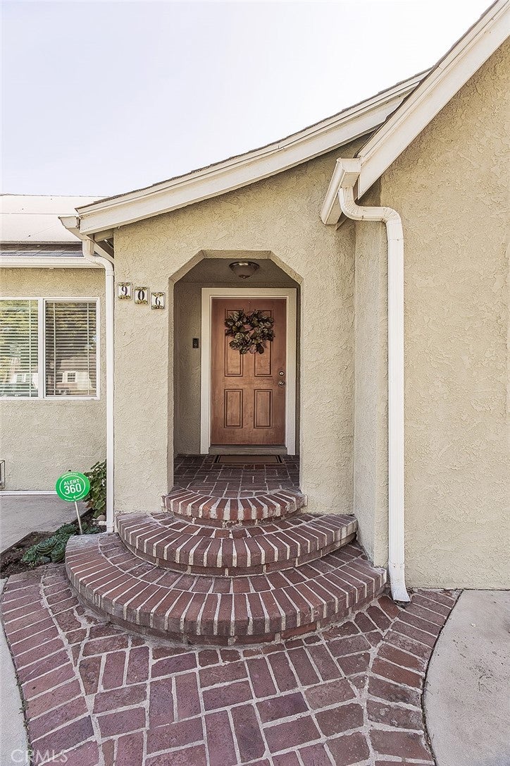 906 E Fountain